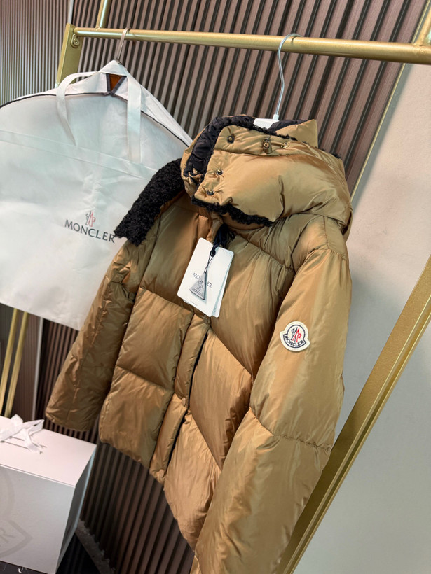کاپشن زنانه برند Moncler