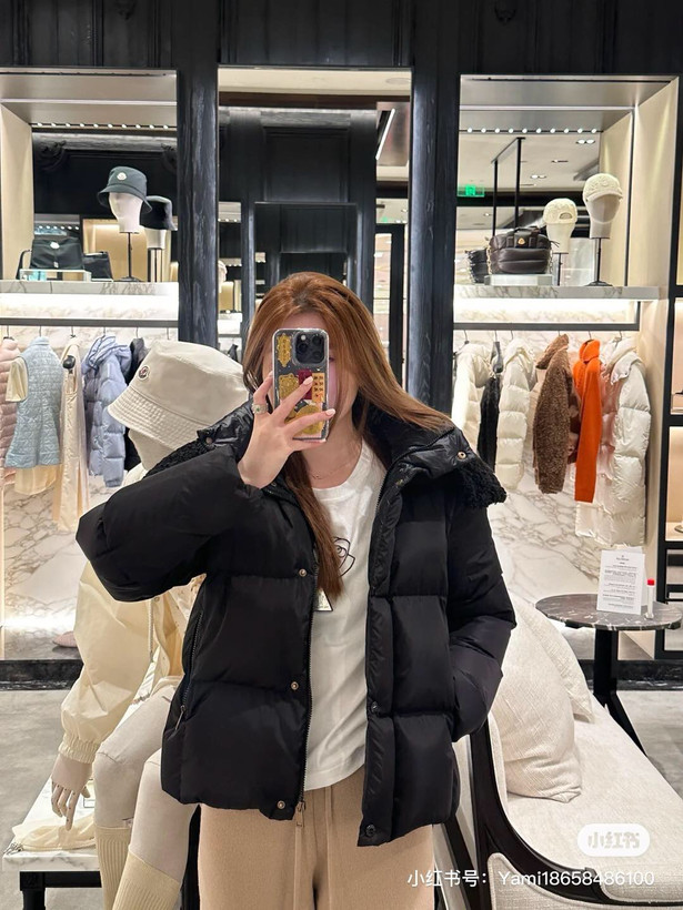 کاپشن زنانه برند Moncler