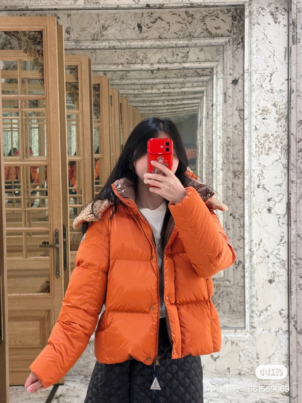 کاپشن زنانه برند Moncler