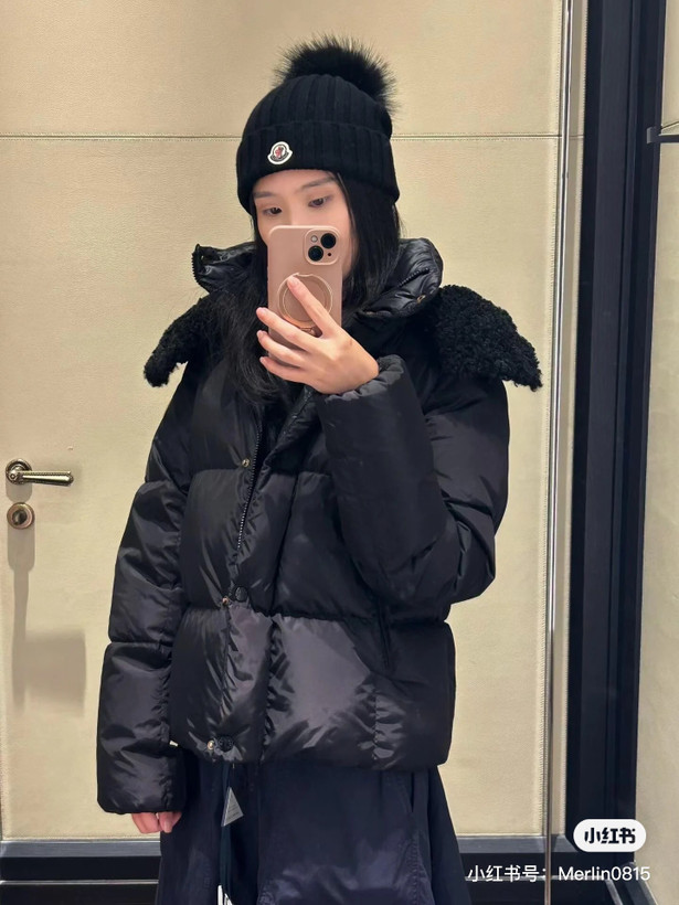 کاپشن زنانه برند Moncler