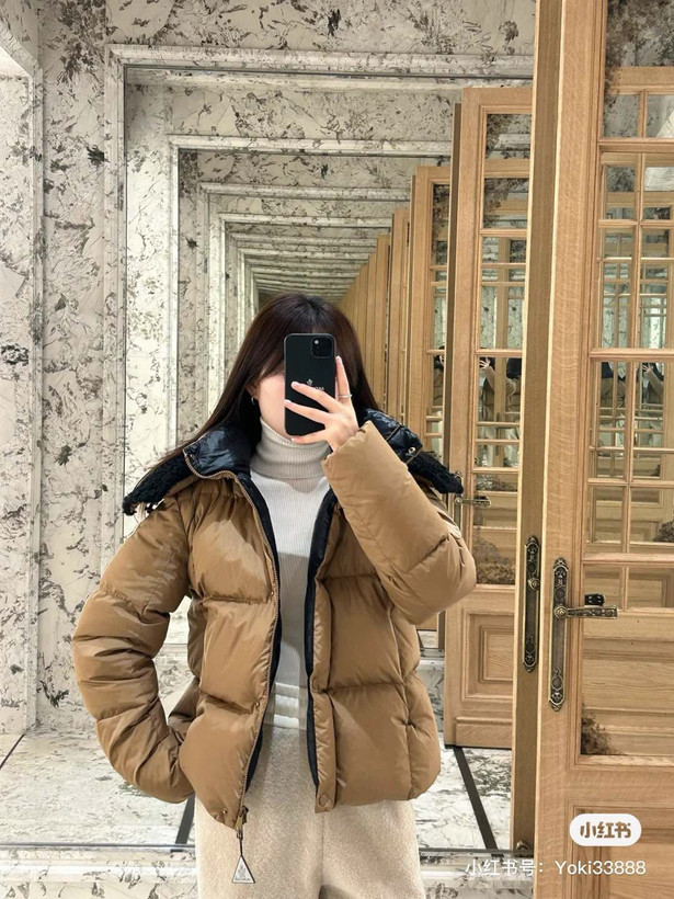 کاپشن زنانه برند Moncler