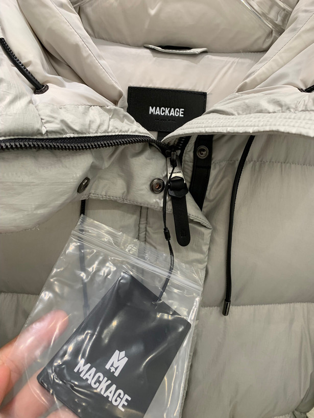 کاپشن زنانه برند Moncler