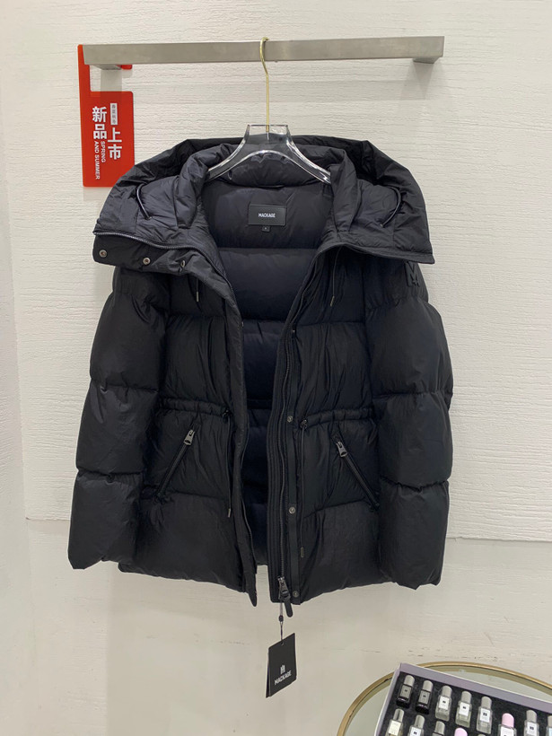 کاپشن زنانه برند Moncler