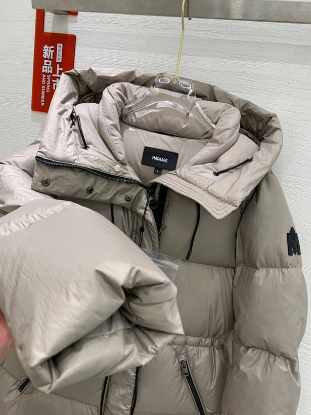 کاپشن زنانه برند Moncler
