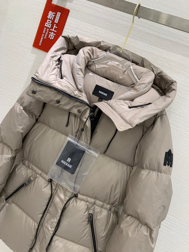 کاپشن زنانه برند Moncler