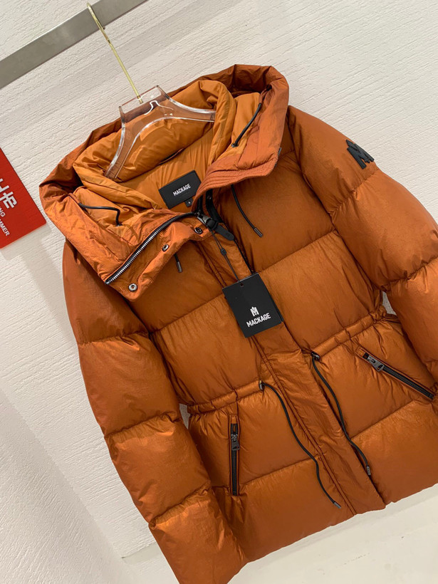 کاپشن زنانه برند Moncler