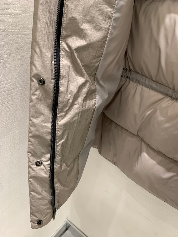کاپشن زنانه برند Moncler