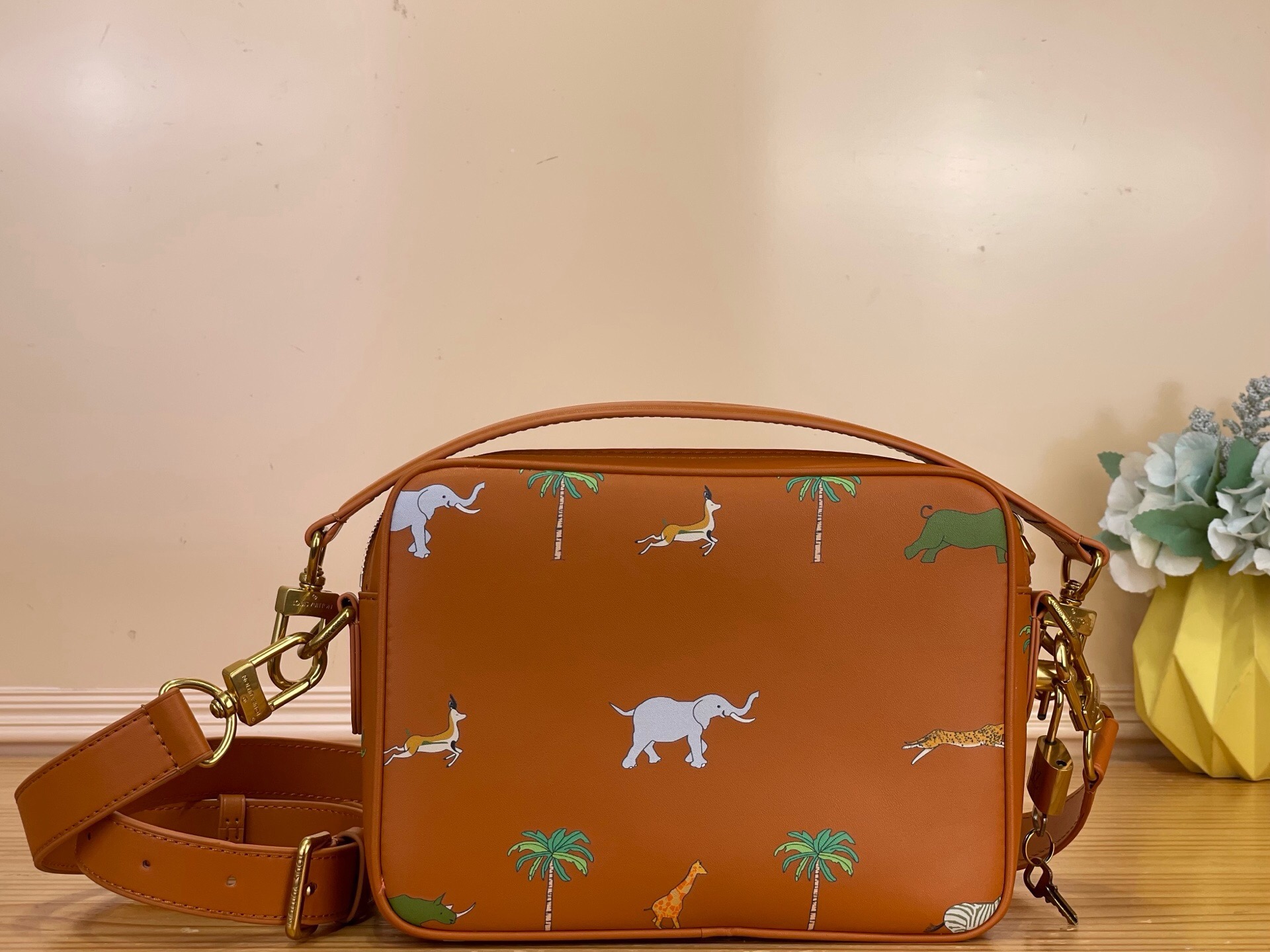 کیف زنانه برند Louis Vuitton