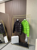 کاپشن برند Moncler