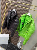 کاپشن برند Moncler