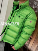 کاپشن برند Moncler