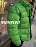 کاپشن برند Moncler