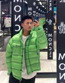 کاپشن برند Moncler