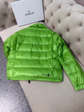 کاپشن برند Moncler
