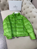کاپشن برند Moncler