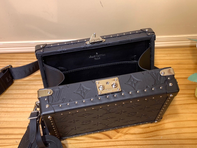 کیف زنانه برند Louis Vuitton