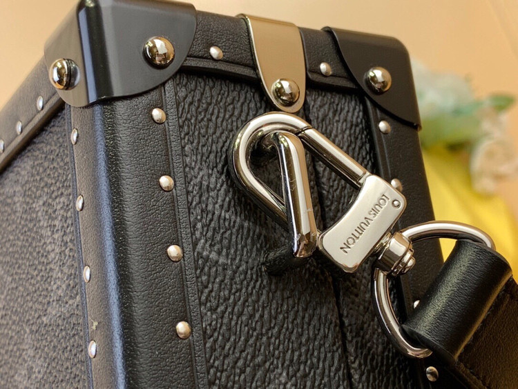 کیف زنانه برند Louis Vuitton