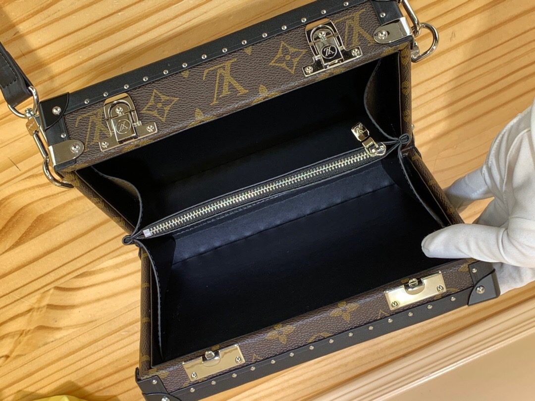 کیف زنانه برند Louis Vuitton