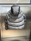 کاپشن برند Louis Vuitton