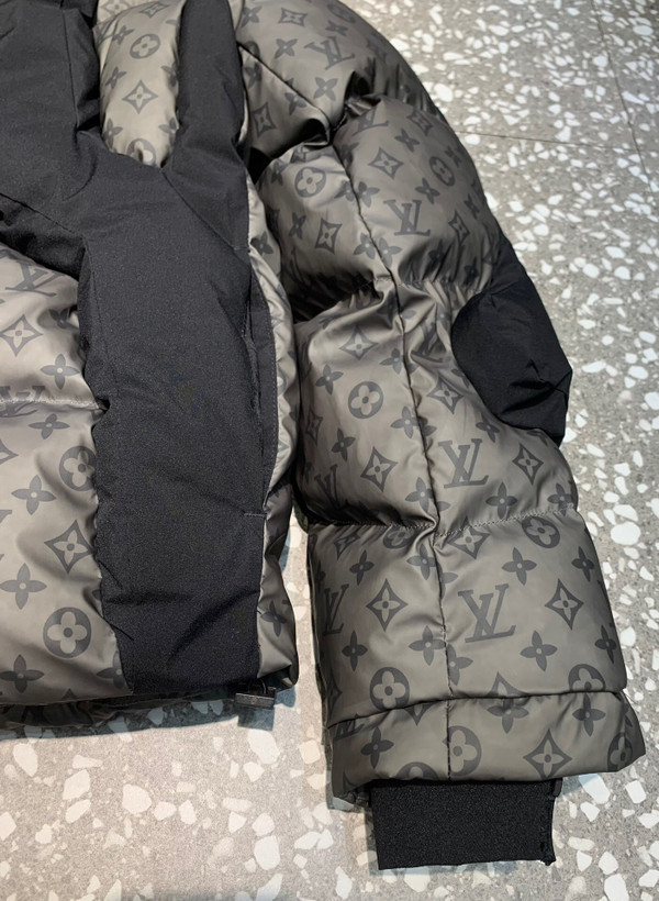 کاپشن برند Louis Vuitton