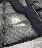 کاپشن برند Louis Vuitton