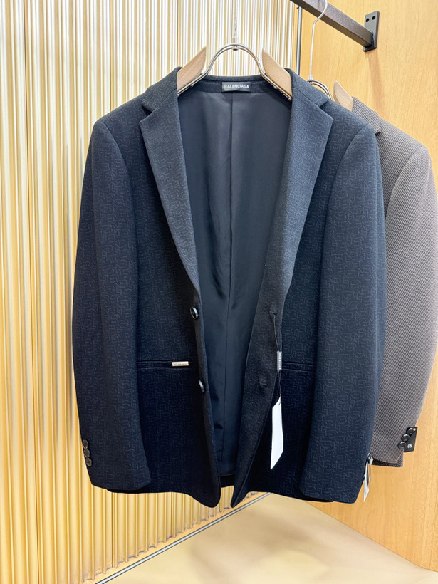 کت تک برند Balenciaga
