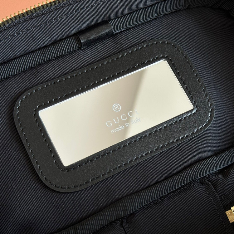 کیف آرایشی زنانه برند Gucci